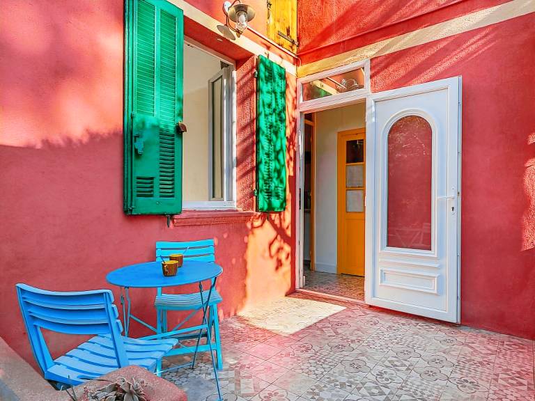 House with patio & yard | Sea view — photo 4