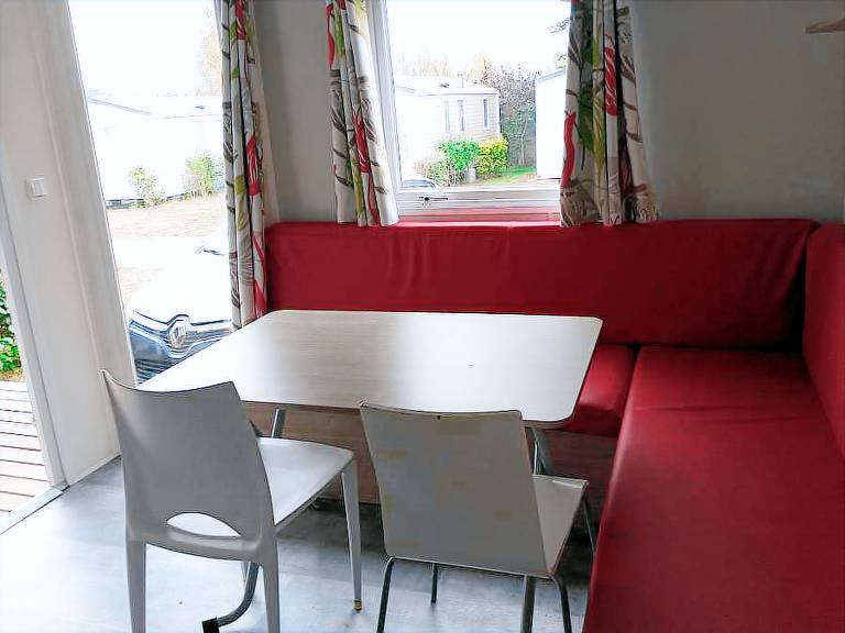 Family-friendly mobile home with pool & patio | Pets are welcome — photo 5