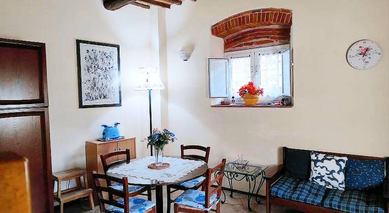 Apartment with pool, barbeque & garden — photo 2