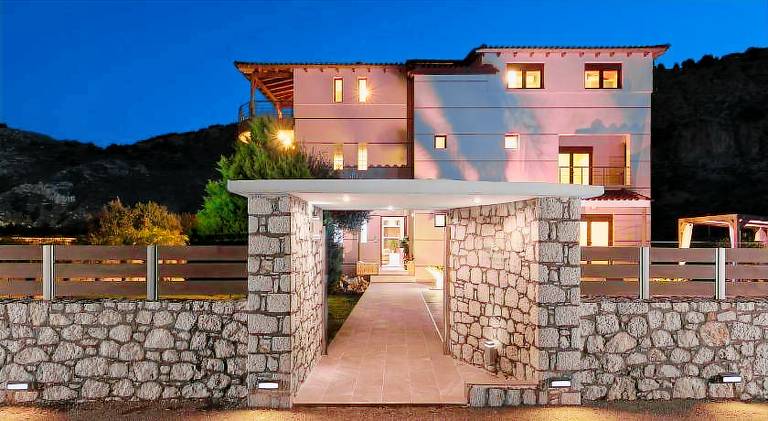 Villa with jacuzzi, barbeque & terrace — photo 4