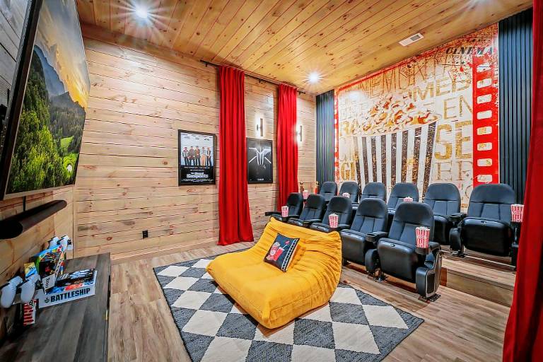 Child-friendly cabin with private pool, barbeque & sauna | Mountain view | Good for workation | Pets are welcome — photo 2