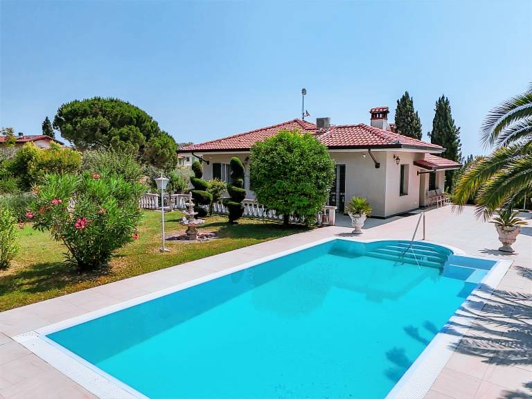 Villa with garden, patio & private pool — photo 4