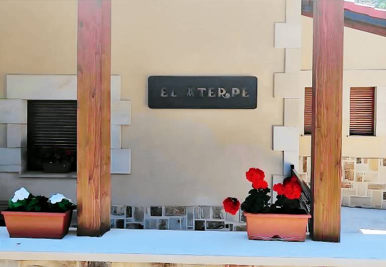 Family-friendly house with fast internet, yard & patio | Garden view | Perfect for remote work | Dogs allowed — photo 3