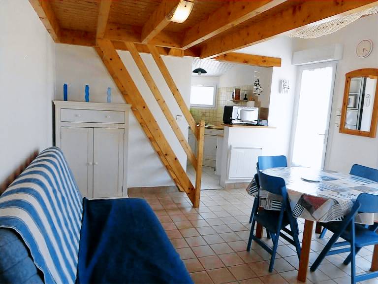 Charming 3-room house with mezzanine, terrace & parking, 5km from beaches - sleeps 6 — photo 5