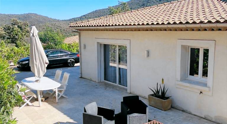 Holiday apartment with terrace, barbeque & yard in Sainte-Maxime