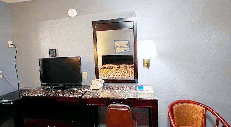 Pratt Budget Inn — photo 4