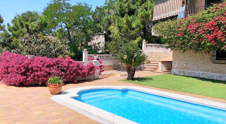 Chalet with garden, private pool & patio in Lloret de Mar