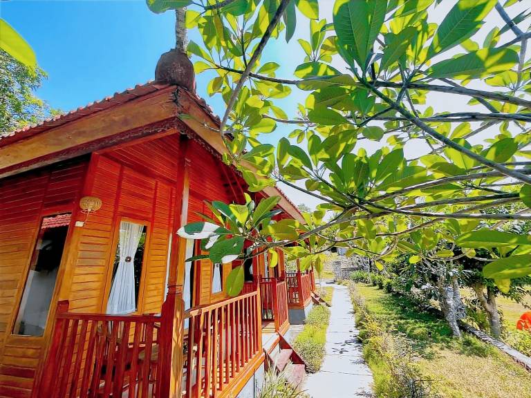 Bungalow with terrace & garden in Penida Island