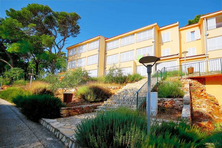 Holiday apartment with pool access and air conditioning — photo 4