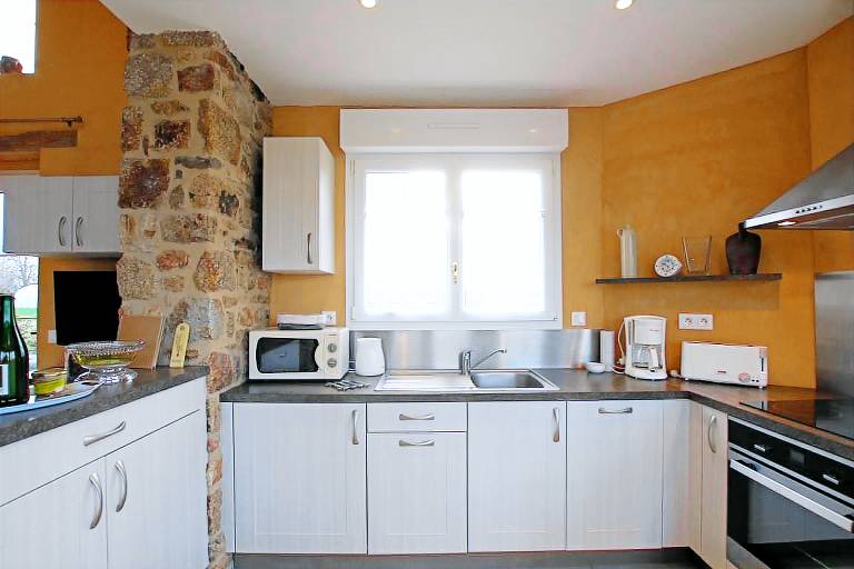 Gite with barbecue, terrace & yard | Dogs allowed — photo 3