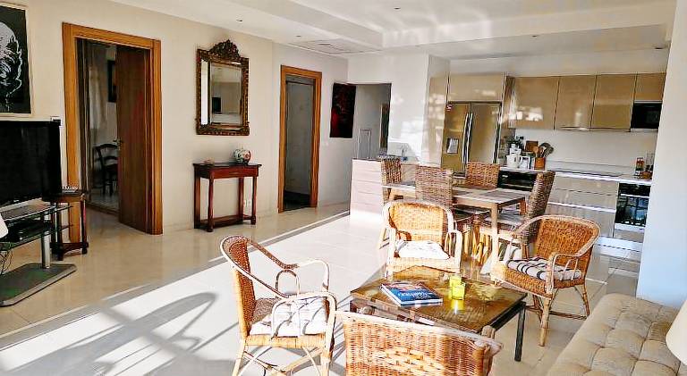 Rental apartment with patio — photo 3