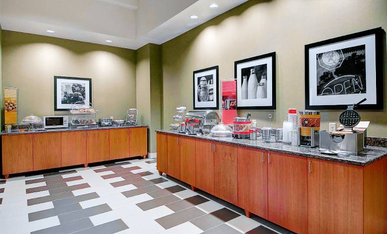 Hampton Inn & Suites Astoria — photo 5