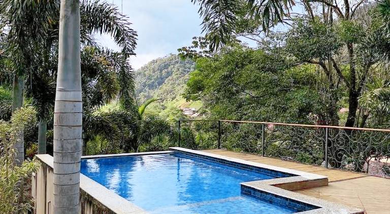 House with pool — photo 5