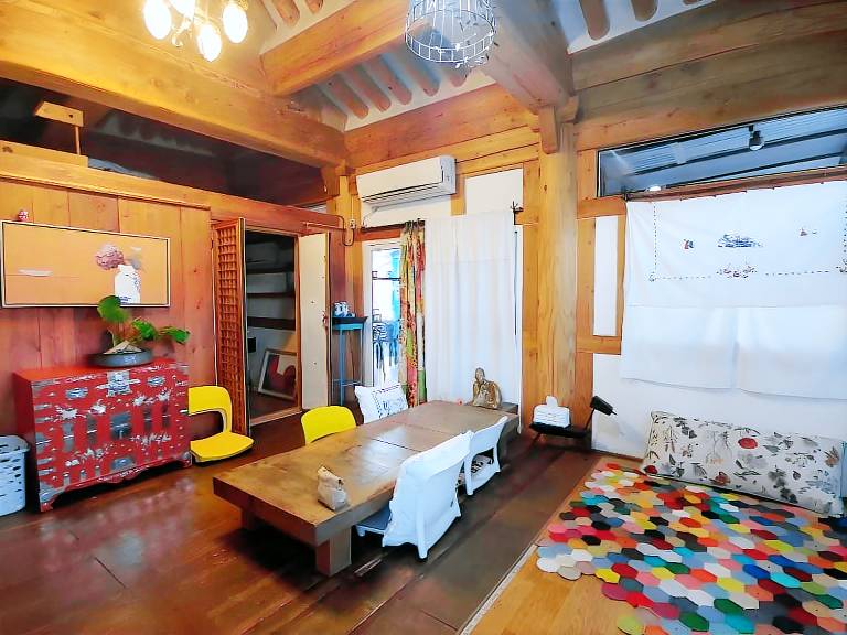 Atelier Entire House Hanok Stay. Jeonju Hanok Village Late Sleep Travel – Atelier 'Geodaga' in Jeonju