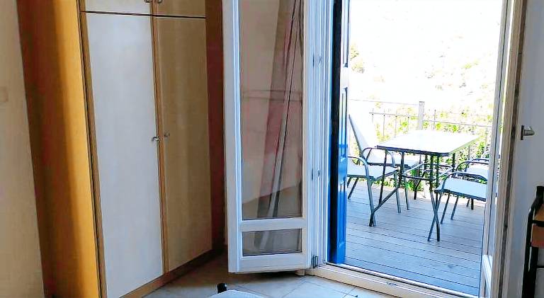 House with terrace — photo 2