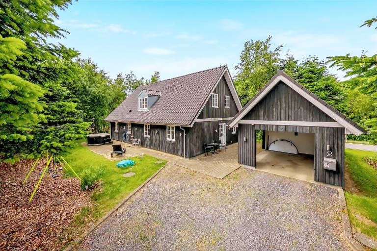 House with sauna & hot tub — photo 2
