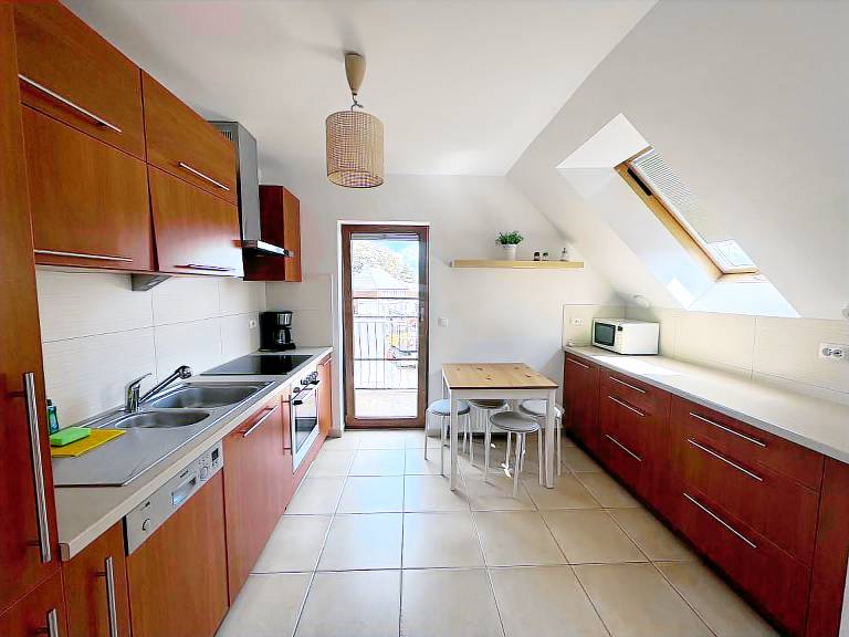 Apartment with barbecue, patio & yard — photo 4
