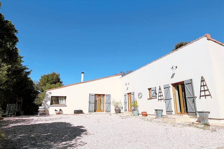 Fully equipped vacation home with terrace, garden & pool | Nature view | Dogs allowed — photo 3