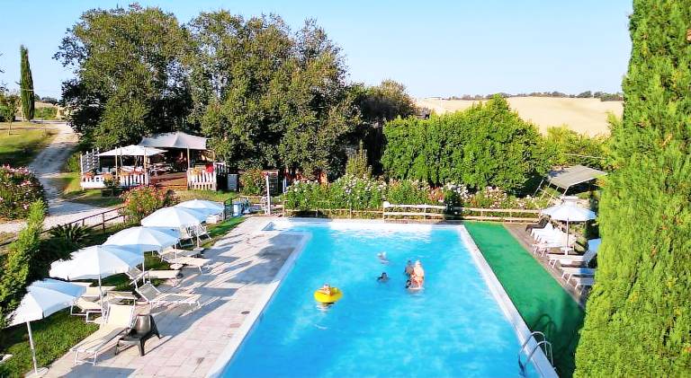 Rental apartment with barbeque, terrace & private pool — photo 4