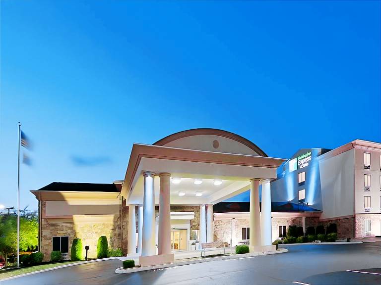 Holiday Inn Express Hotel & Suites Christiansburg By IHG in Christiansburg, VA