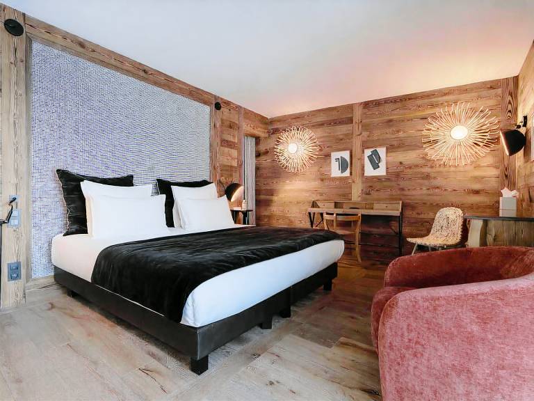 Luxury Escape on the Slopes - Up to 10 Guests in Val-d'Isere