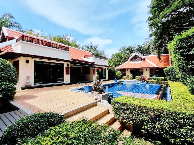 Villa with pool in Karon