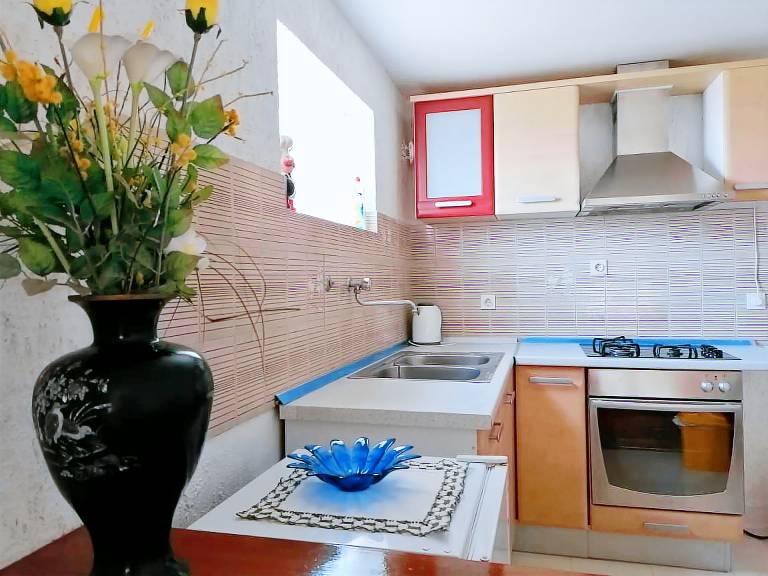 Holiday apartment with patio & grill — photo 5