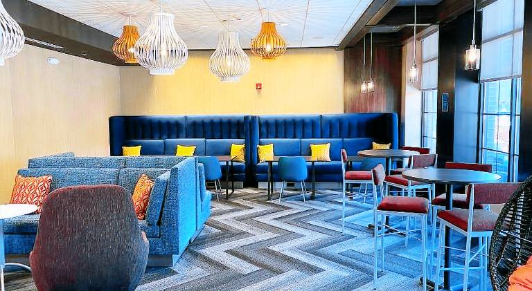 Tru by Hilton Baltimore Harbor East — photo 4