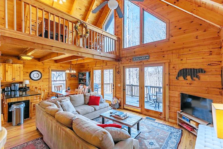 Mimi's Cottage - pet friendly cabin between Boone-Blowing Rock with hot tub, game tables — photo 3
