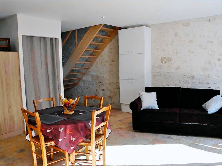 Charming Cottage Near Loire Castles: Cozy Living, Pet-Friendly, Wi-Fi, Outdoor Area — photo 2