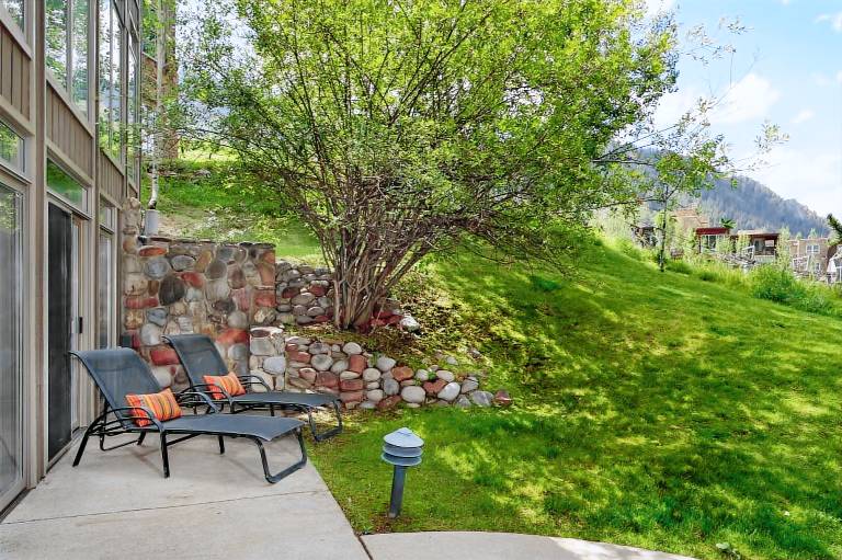 Condo with patio & private pool in Aspen, CO