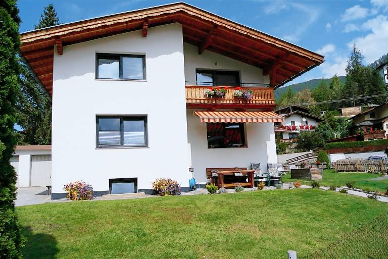 Child-friendly rental apartment with BBQ, garden & patio | Pets are welcome — photo 3