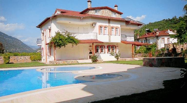 Villa with pool | Pets allowed — photo 4