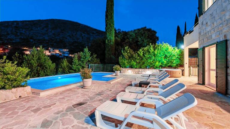 Villa with terrace, private pool & yard — photo 2