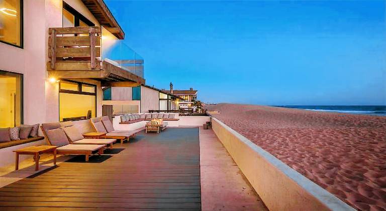Villa with pool — photo 2