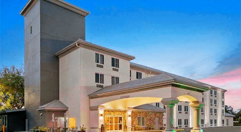 Spark by Hilton Orlando near SeaWorld — photo 2