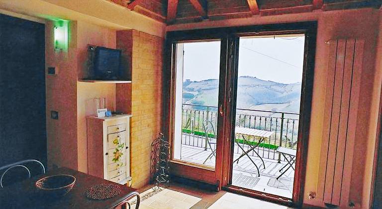 Serviced apartment with barbeque, pool & patio | Pets allowed — photo 2