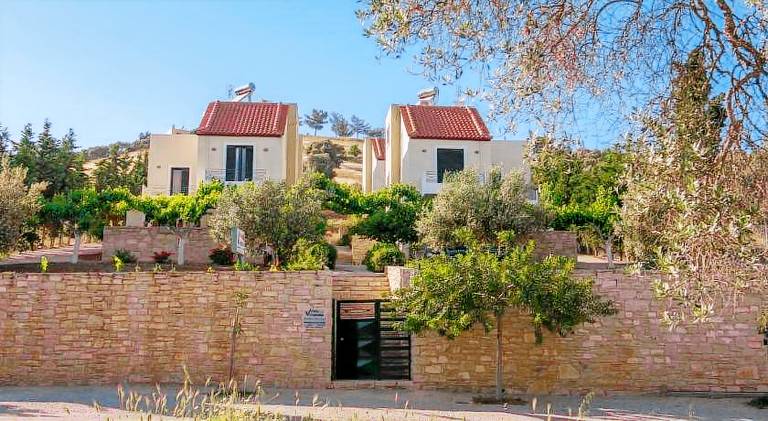 Villa with yard in Heraklion