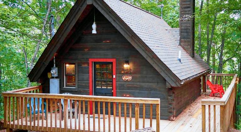 Chalet with hot tub in Sevierville, TN