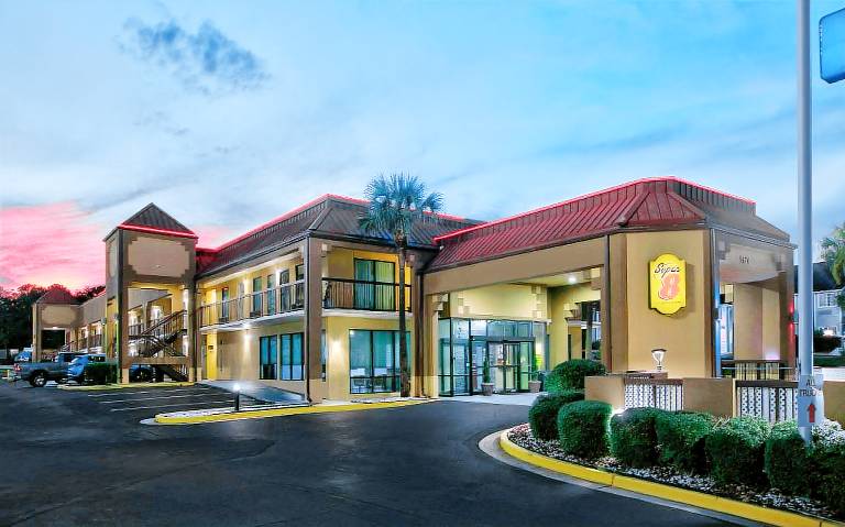 Super 8 By Wyndham Mobile/Tillmans Corner — photo 2