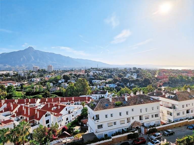 Rental apartment with pool, patio & BBQ in Marbella