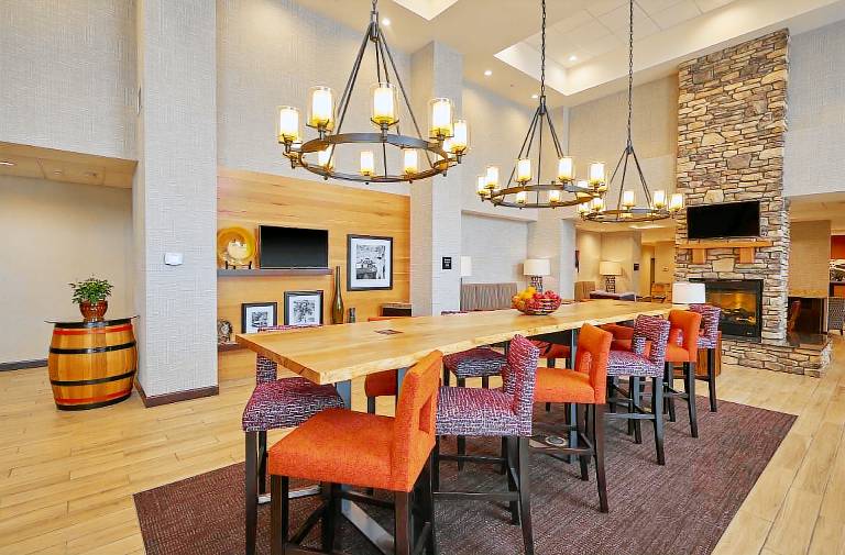 Hampton Inn & Suites Roseburg — photo 2