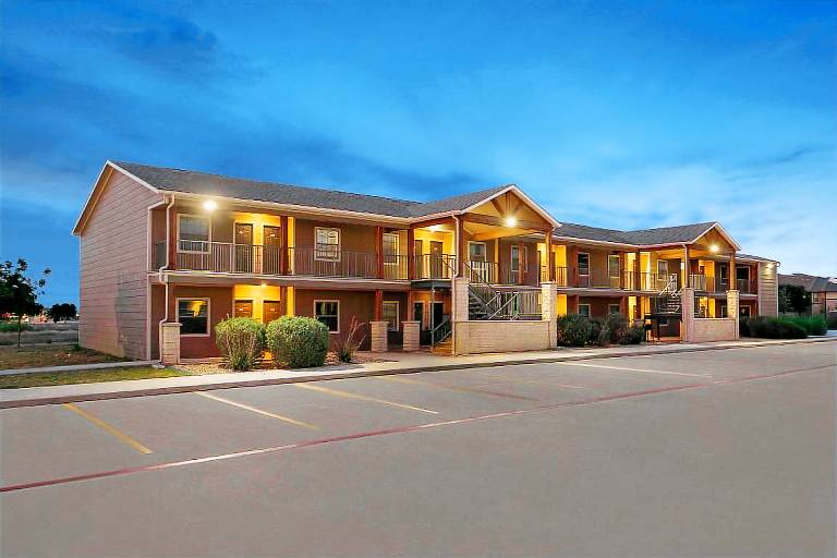 Eagle's Den Suites Andrews a Travelodge by Wyndham — photo 4