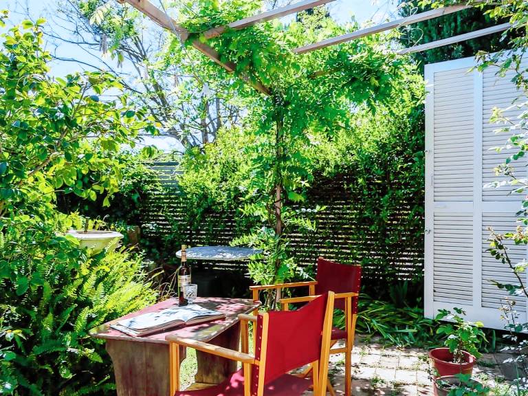 Villa with yard — photo 3
