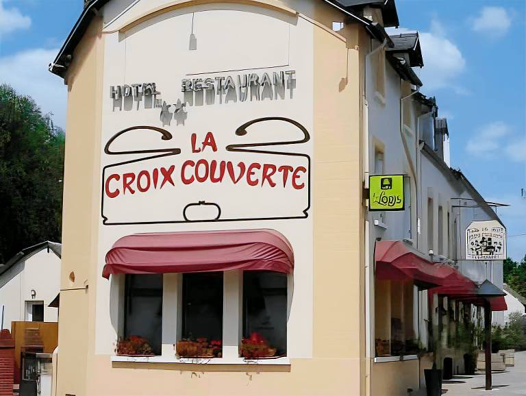 Logis Hotel-Restaurant La Croix Couverte in Mayenne
