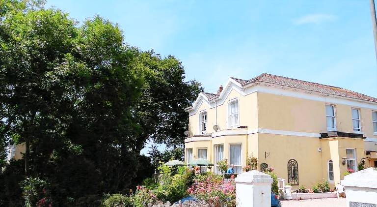 Holiday apartment with 2 rooms for 4 persons in Paignton