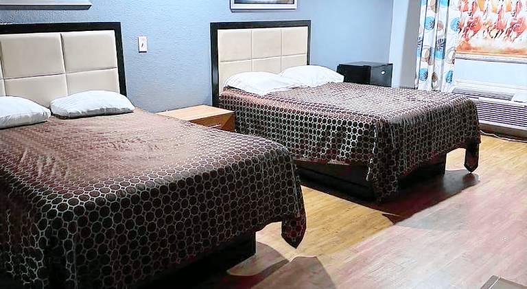 Mustang Inn and Suites — photo 5