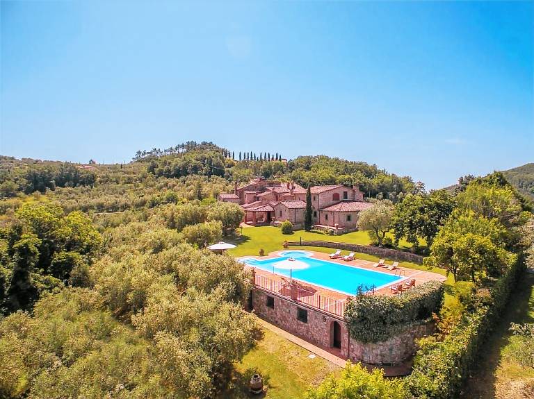 Family-oriented beautiful villa with barbeque, garden & private pool | Pets are welcome in Pistoia