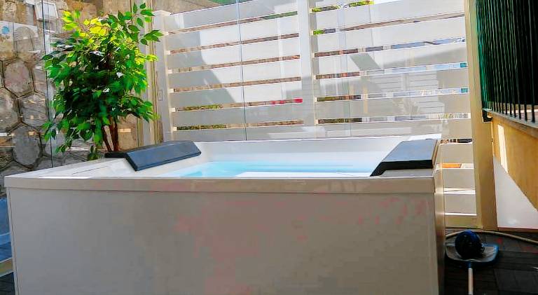 Holiday apartment with jacuzzi — photo 3