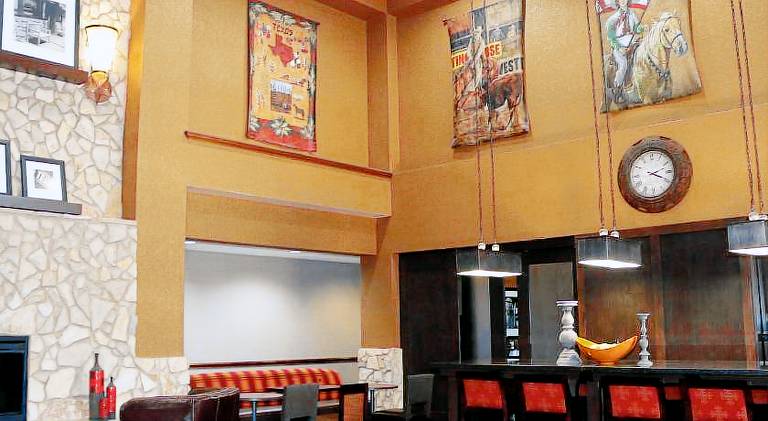 Hampton Inn & Suites Stephenville — photo 3